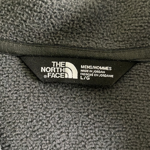 Men’s North Face quarter zip in dark gray. - Picture 3 of 4